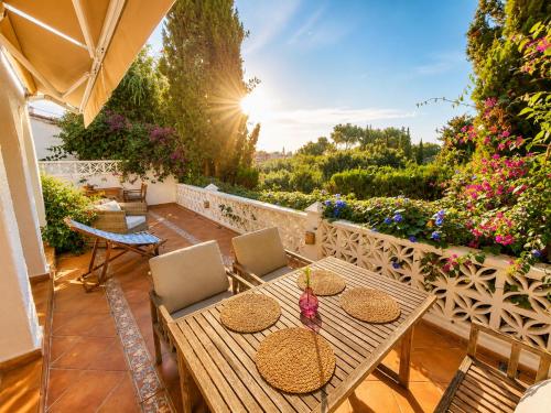 Marbella Beach House with Private Garden in Peaceful Area Close to Everything - Magnolia Properties