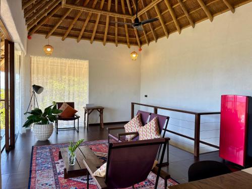 Villa JuPITER, Boracay, ocean view holiday home with pool in Diniwid