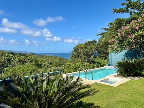 Villa JuPITER, Boracay, ocean view holiday home with pool in Diniwid