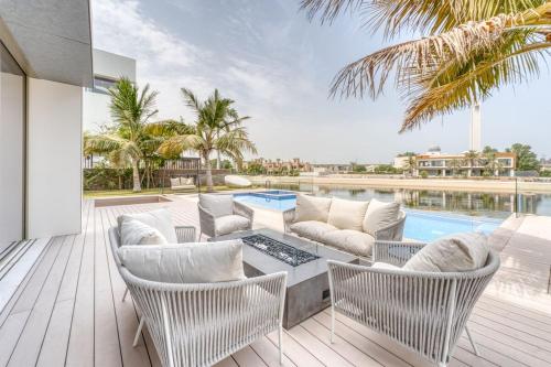 Elegant Palm Villa with Pool Private Beach Access in The Palm Jumeira