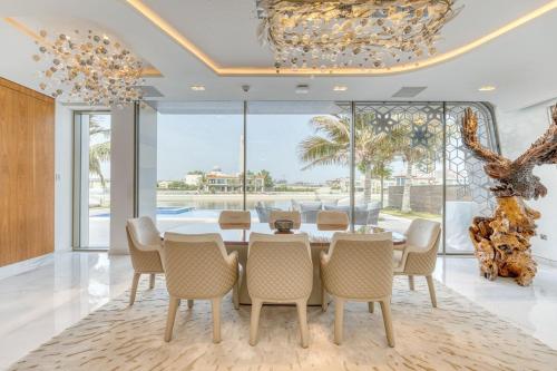Elegant Palm Villa with Pool Private Beach Access in The Palm Jumeira
