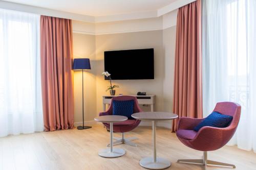 room detail thumbnail 1