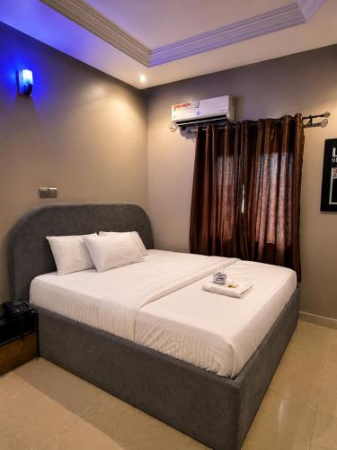 La Topik Hotel & Suites in Ota