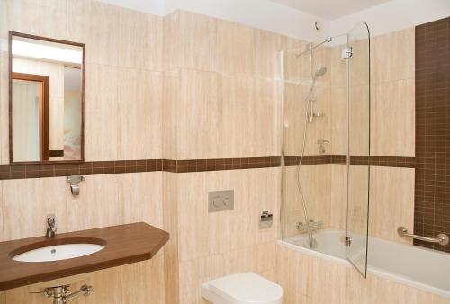 9037510 Hotel Admirał