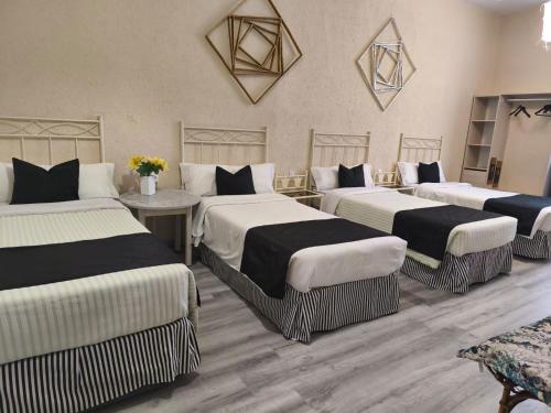 4 twin beds