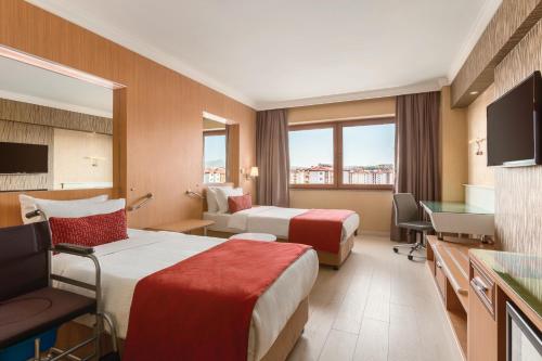 Ramada by Wyndham Usak Room Type - Standard Twin Room - Mobility Accessible
