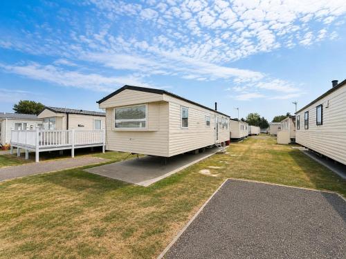 6 Berth Caravan At Steeple Bay Holiday Park In Essex Ref 36092F gîte à louer Lawling Creek