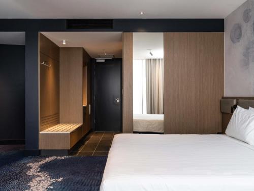 Suite, executive