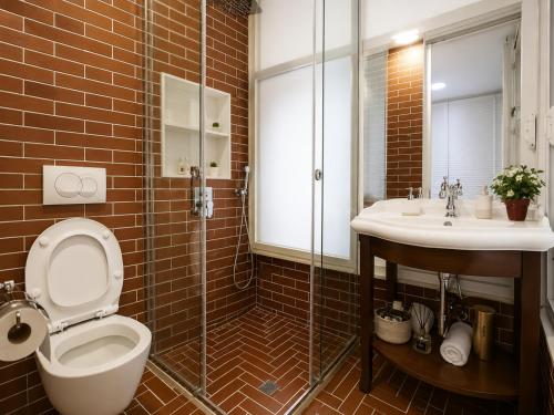 Ollyens Apartments - image 3