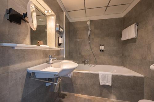 Apollofirst Boutique Hotel - 3