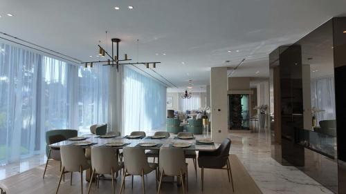 Signature Villa in Palm Jumeirah in The Palm Jumeira