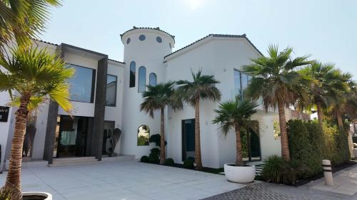 Signature Villa in Palm Jumeirah in The Palm Jumeira