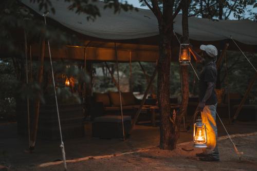 Hideaways Camelthorn Bush Camp, Greater Moremi in Chiro Pan
