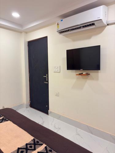 Aurovie homes 1bhk Fully Furnished Mountain view - image 2