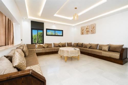 Spacious Villa - 3BR - 2 Living Rooms in Swiss City