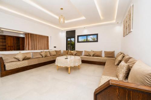 Spacious Villa - 3BR - 2 Living Rooms in Swiss City
