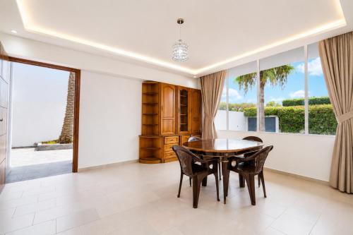 Spacious Villa - 3BR - 2 Living Rooms in Swiss City