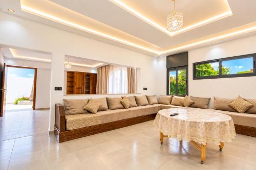 Spacious Villa - 3BR - 2 Living Rooms in Swiss City