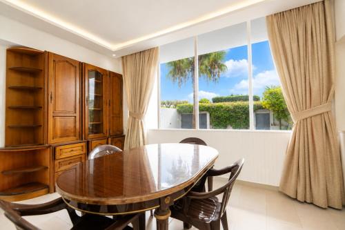 Spacious Villa - 3BR - 2 Living Rooms in Swiss City