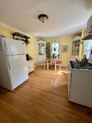 Cozy Quiet Home Self Check-in 20 min to EWR in West Orange (NJ)