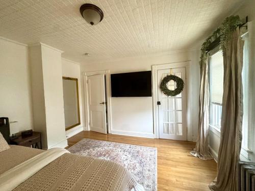 Cozy Quiet Home Self Check-in 20 min to EWR in West Orange (NJ)