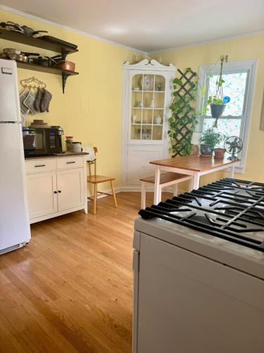 Cozy Quiet Home Self Check-in 20 min to EWR in West Orange (NJ)