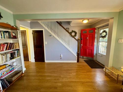 Cozy Quiet Home Self Check-in 20 min to EWR in West Orange (NJ)