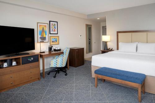 Hampton Inn by Hilton Halifax Downtown Room Type - Premium King Room with Harbor View - Non-Smoking