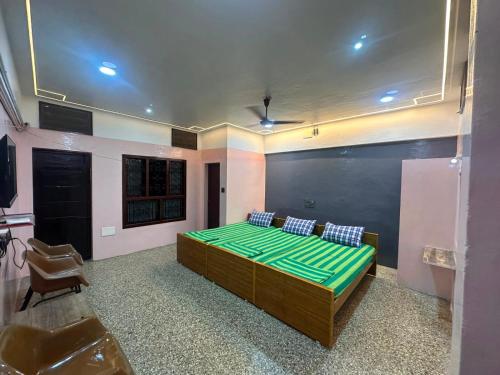 H s LODGE & RESIDENCY in Mayiladuthurai