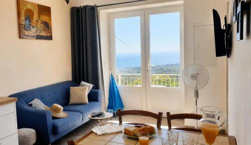 Skats, Appartement A Caserella entièrement rénové avec terrasse et vue panoramique sur mer (Appartement A Caserella entierement renove avec terrasse et vue panoramique sur mer) in Valle-di-Campoloro