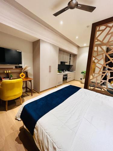 Luxury City View Apartment With Modern Amenities Near Gaur City Mall - image 3