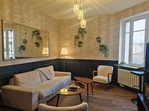 Le Vintage 4 étoiles L'Atelier 4 étoiles La Cabane 3 étoiles, 3 Appartements dans le même immeuble jusqu'à 14 personnes