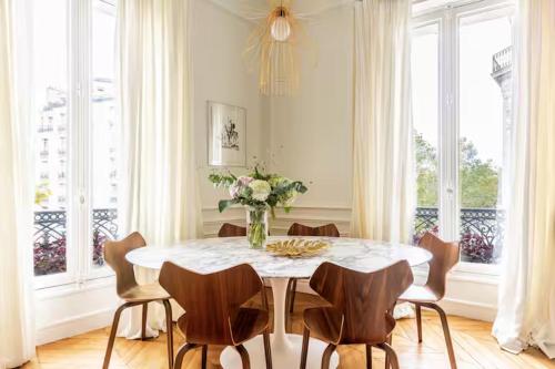 Family Stay in High-End Home