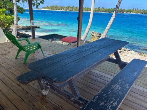 Dome sur la Passe de Tiputa in Rangiroa