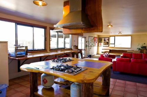 Kitchen, Dusky Lodge & Backpackers in Kaikoura
