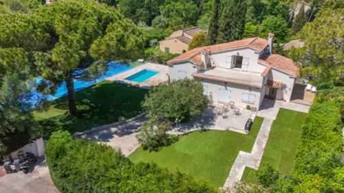 Premium house in Mougins with Private Tennis