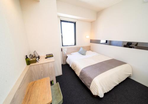 Zimmer mit verbindungstür, reihenhaus