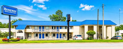 . Rodeway Inn & Suites Plymouth Hwy 64