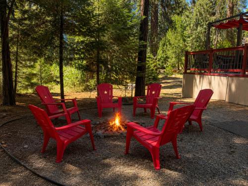 Smoke Tree Hollow AC Pine Air in Shaver Lake (CA)