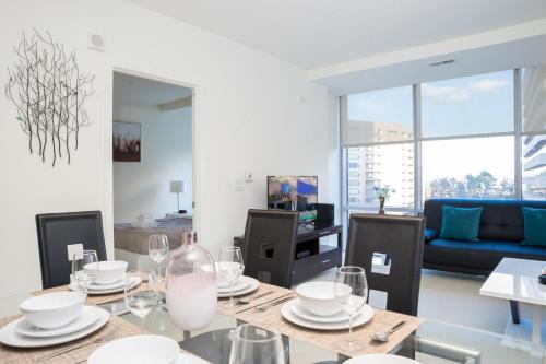 Arlington Fully Furnished Apartments in Crystal City - image 12