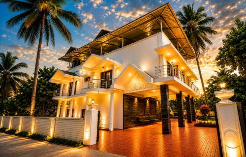 Manomayi - Luxury - Entire 4BHK Family Villa Spacious 4500 Sqft Duplex