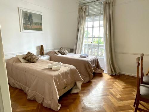 With a balcony overlooking the Obelisco, between Jacarandas and Tango