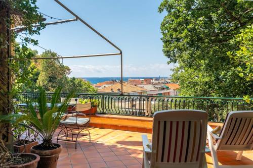 Cinque Terrace - Sea-View Retreat Near Beach