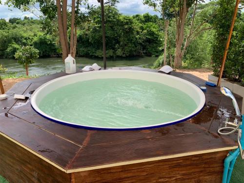 Baie în aer liber, Riverside Glamping Resort Kanchanaburi in Lat Ya