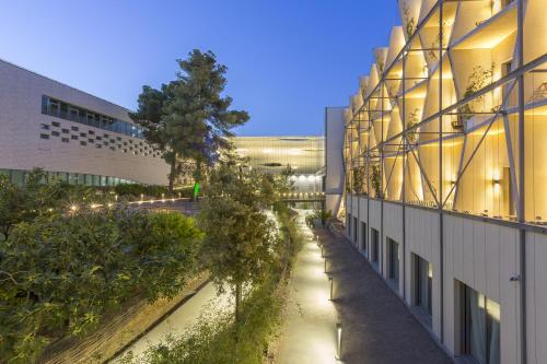 SOWELL HÔTELS Villa Arena - Hôtel - Nîmes