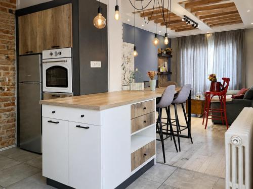 Luxury Loft Center #2 Min to Main Square# Parking, Skopje