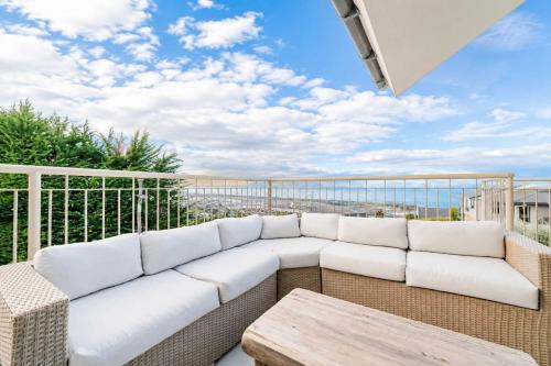 Elevated Ocean View Oasis - 3BR 2 Bath Parking in Mount Pleasant