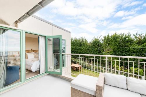 Elevated Ocean View Oasis - 3BR 2 Bath Parking in Mount Pleasant