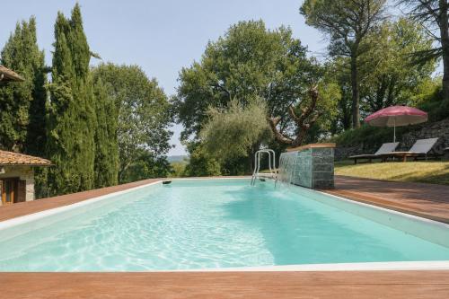 Úszómedence, Elegant Holiday Home in Greve in Chianti with Swimming Pool in Lucolena