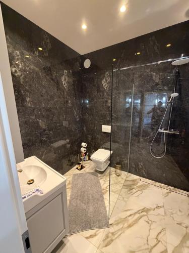 Shower, Suite, Kuche, Klimaanlage, Parkplatz, 15 Minuten zum Flughafen in Florsheim am Main